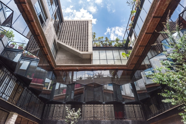 Edificio Lirio 7 / BAAQ' - Residencial, Fachada, Fijación Vigas