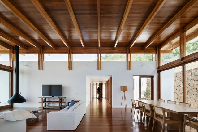 Casa do Monte / Gávea Arquitetos - Casas, Viga, Porta, Fachada, Mesa, Iluminação