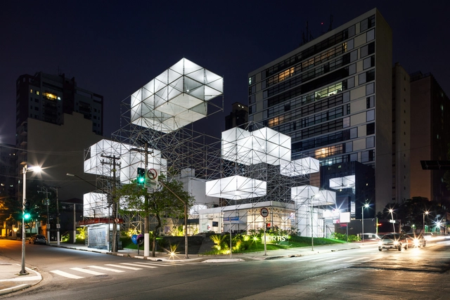 POD Rebouças / FGMF - Instalação , Fachada, Iluminação, Urbano