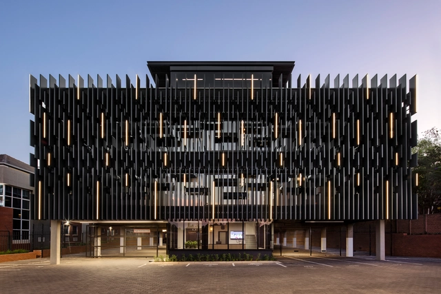 Edifício 78 Corlett Drive / Daffonchio and Associates - Edifícios De Escritórios