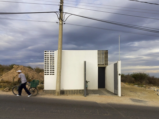 Casa + Grande / Cubo Rojo Arquitectura - Casas, Fachada