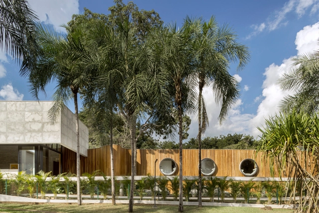 House of The Yellow Ipê / Leo Romano - Exterior Photography, Houses, Facade