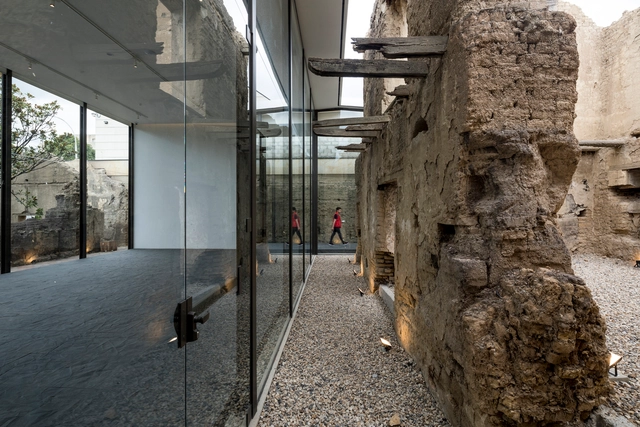 Fragmentos – Contra monumento / Granada Garcés Arquitectos - Patrimonio, Fachada, Barandas, Pilares