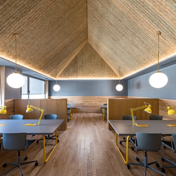 Cowork Impacthub piamonte  / ch+qs arquitectos - Renovación, Fijación Vigas, Mesas, Iluminación, Sillas