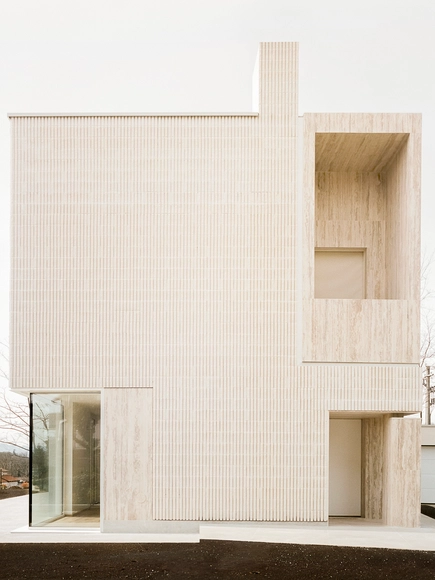 La casa del arqueólogo / Luca compri architetti + LCA architetti - Casas