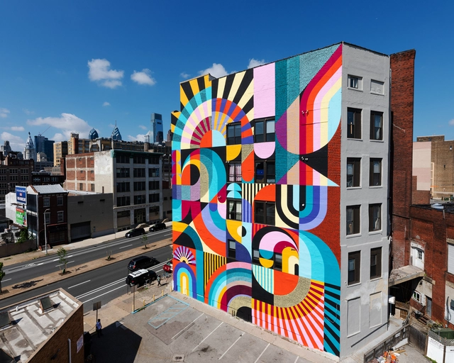 Las artistas Jessie & Katey intervienen el espacio público con vibrantes murales - Imagen Principal