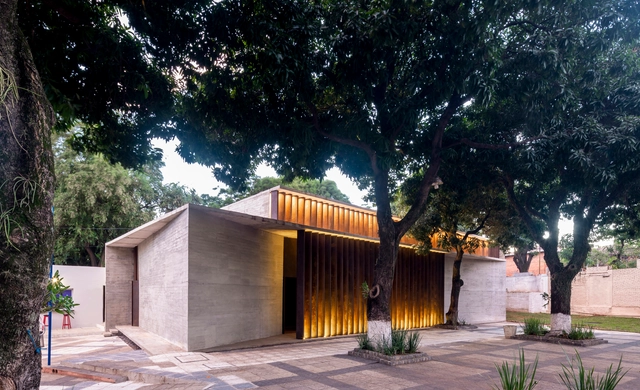 Sinagoga UHP / Equipo de Arquitectura - Sinagoga, Patio interior, Fachada, Puerta