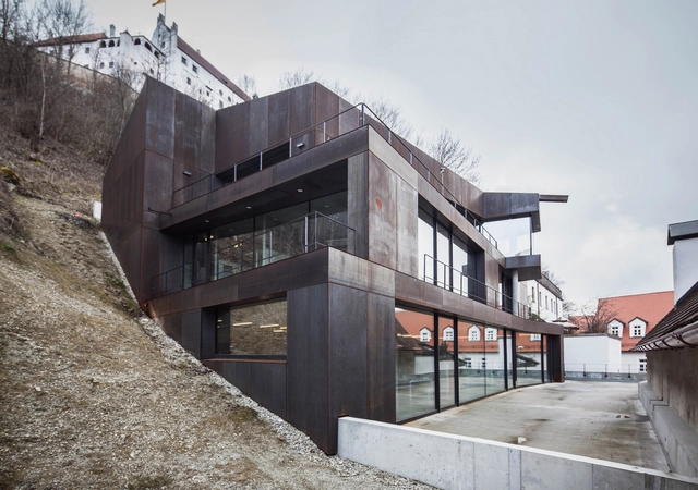 “当混凝土遇上耐蚀钢板”一栋位于德国的集合式公寓/ Architekturbüro Leinhäupl + Neuber - 居住建筑