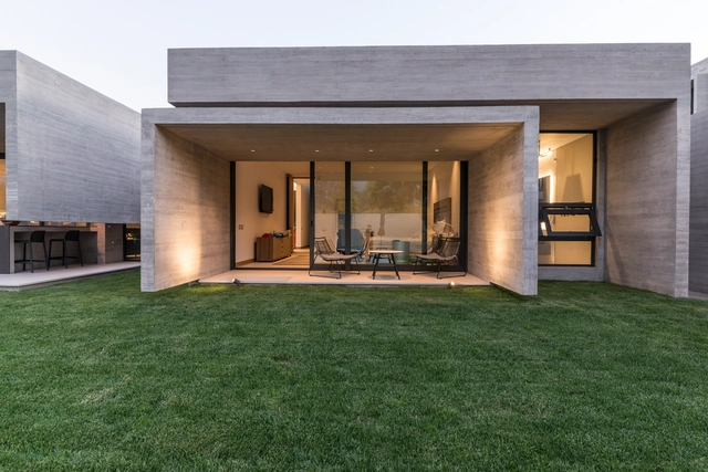 Casa U / Andres Nuñez Fuenzalida Arquitectos - Residencial, Jardín, Fachada, Puerta