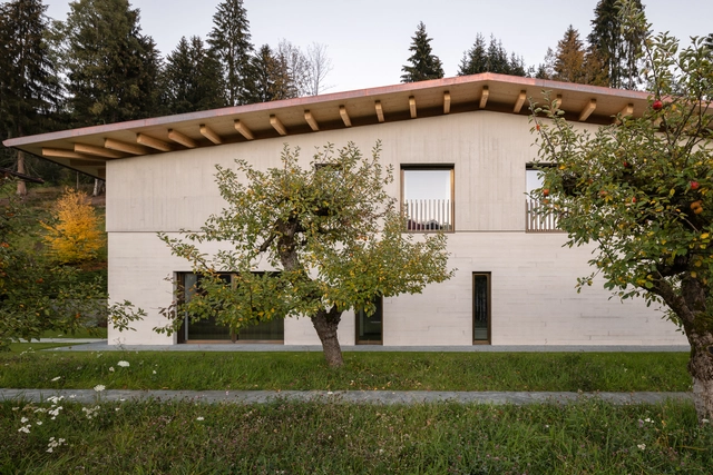Kitzbühel 住宅，山形谷仓融入山景 / John Pawson - 独立住宅