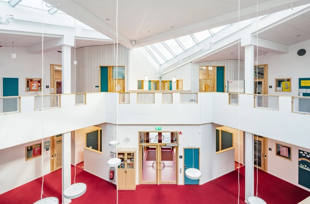 Skälby学校，色彩斑斓的“三叶草” / Max Arkitekter - 小学及初中