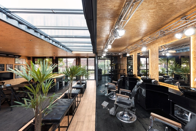 Notorious Barbearia / Studio Bloco Arquitetura - Arquitetura Comercial, Viga, Mesa, Cadeira