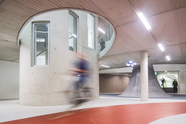 全球最大自行车停车场 / Ector Hoogstad Architecten - 停车场