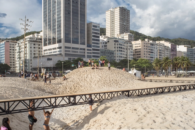 Instalação A Praia e o Tempo / gru.a - Instalação , Urbano, Costa