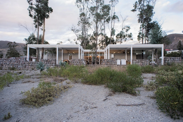 Casa en La Marca / Marco Salazar Valle - Casas, Fachada, Puerta