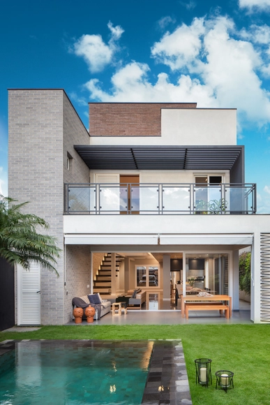 Guaratinguetá House / Ricardo Abreu Arquitetos - Houses