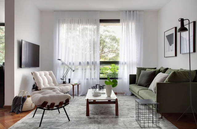 Apartamento Moras / CGA Arquitetos - Edifício De Apartamentos, Mesa, Cadeira