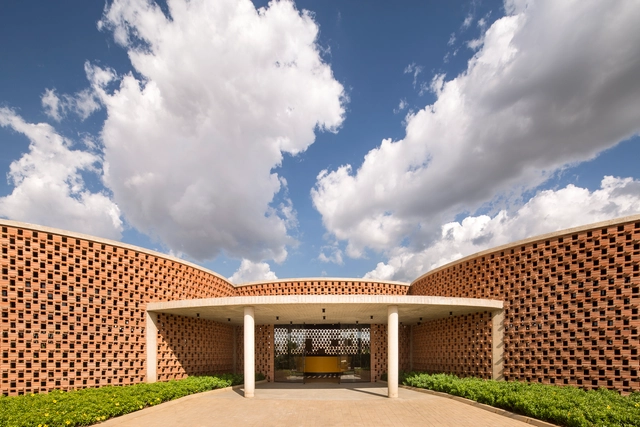 Academia Escola Unileão / Lins Arquitetos Associados - Academia De Ginástica, Jardim, Fachada
