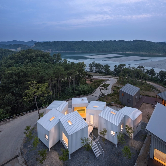 Cubos Flutuantes / YounghanChung Architects - Casas