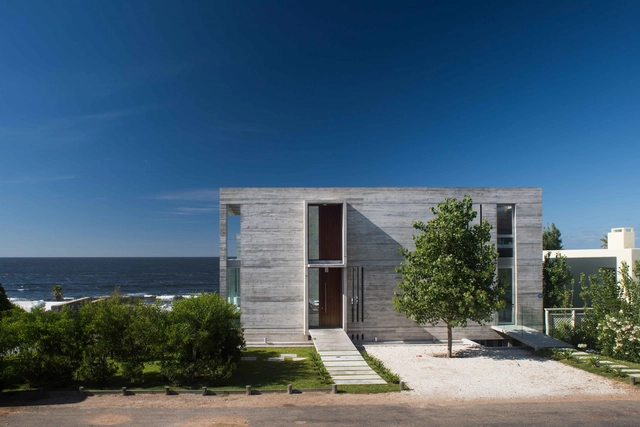 Residência Iluminada / Martin Gomez Arquitectos - Casas