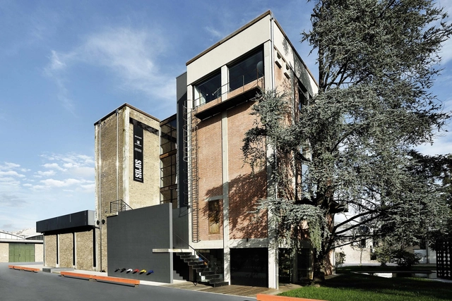 Spazio Silos, la caja contemporánea / Enzo Berti - Restauraciones
