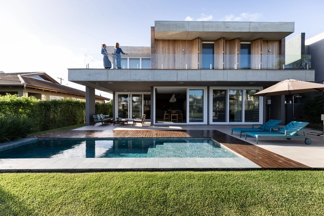 Casa FL Xangrilá / NV Arquitetura - Casas, Aido, Fachada, Porta, Cadeira