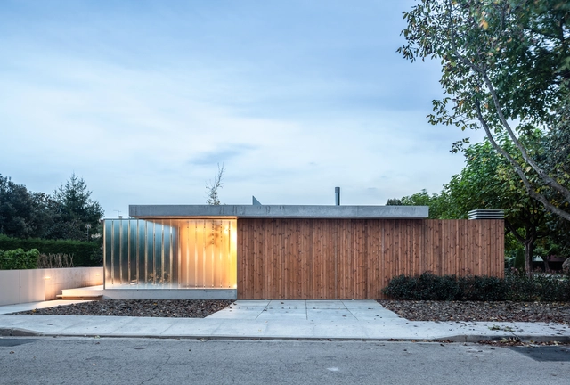 La casa del parque / Arnau estudi d'arquitectura - Casas, Jardín, Puerta, Fachada