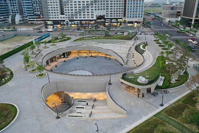 麻谷中心广场，半地下的购物交通综合体 / Wooridongin Architects - 商业建筑
