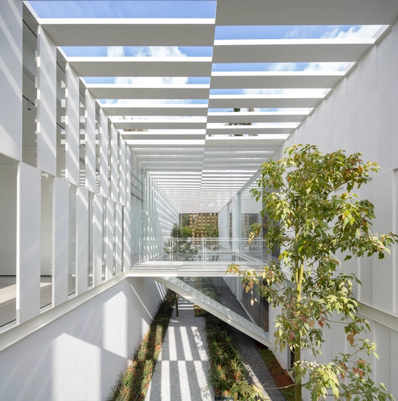 Casa dividida / Pitsou Kedem Architects - Casas