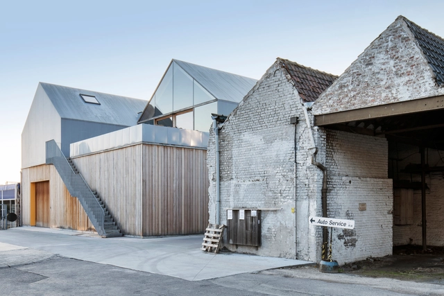 Casas con Techo de Fábrica / Delmulle Delmulle Architecten - Arquitectura De Uso Mixto
