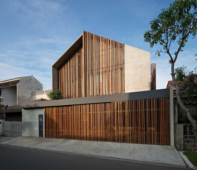 Casa Rumah Beton / PARISAULI ARSITEK STUDIO - Interiores De Casas