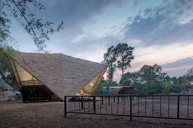 The Green Island Community Center / Estudio Cavernas - Community Center