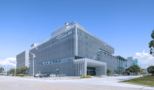 Comprehensive Information Building of Guangzhou Baiyun International Airport / Wuhan Jointhorp Architectural Design - Office Buildings