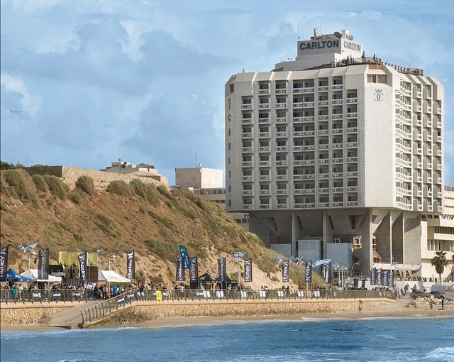 Grey vs. White: 5 Brutalist Buildings in Tel Aviv - Featured Image