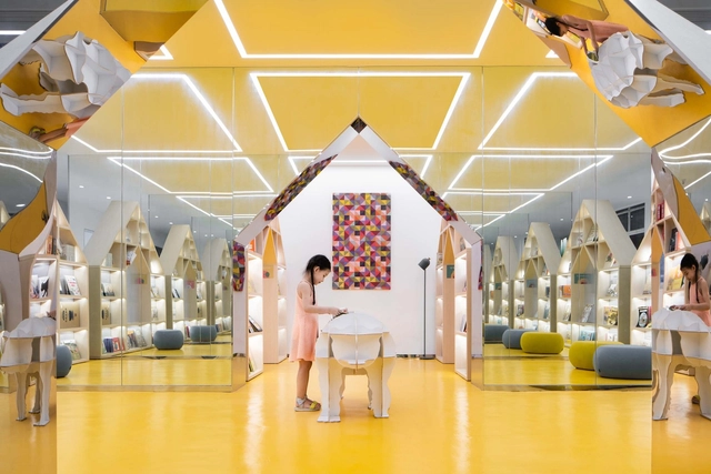 Slow Yangzhou x Xinhua Bookstore / Wutopia Lab - Residential