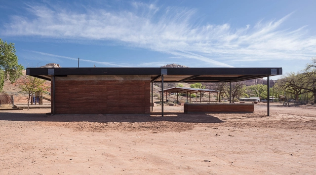 Pabellón Fire Mesa / DesignBuildBLUFF - Centro Comunitario