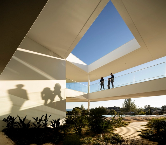 Casa Pernoi / Mário Martins Atelier - Casas