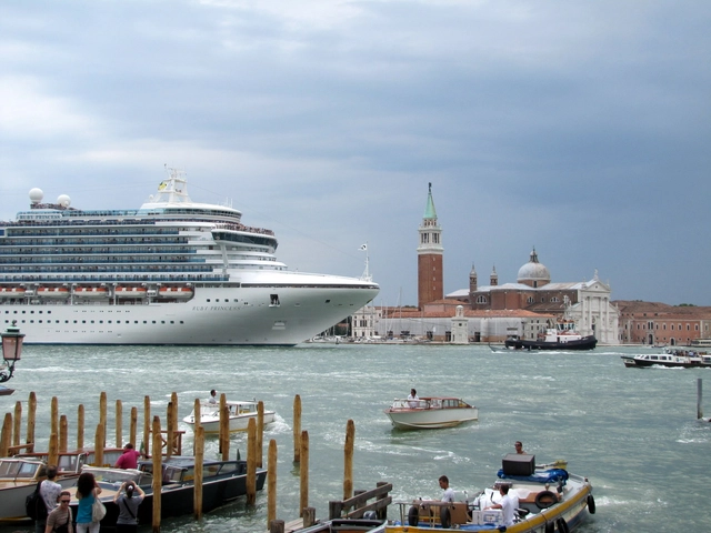 Italians Ban Large Cruises from the Historical Center Of Venice - Featured Image