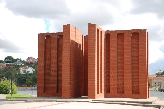 Per Kirkeby: esculturas públicas de ladrillo que no conmemoran nada, salvo el entorno  - Imagen Principal