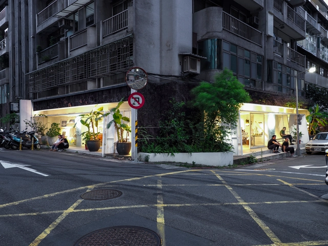 Cutting Corner Store & Gallery / JC Architecture - Exterior Photography, Store, Facade