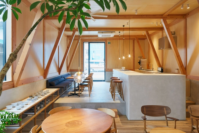 IDUMI Café + Residencia / Tenhachi Architect & Interior Design   - Residencial