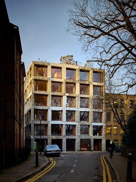 Logran salvar edificio en Londres que sería demolido por diferencias entre diseño y construcción - Imagen Principal