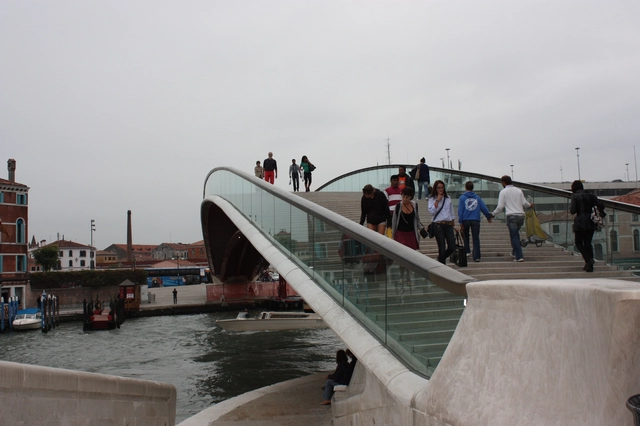 Santiago Calatrava recibe multa por negligencia en su puente de Venecia - Imagen Principal