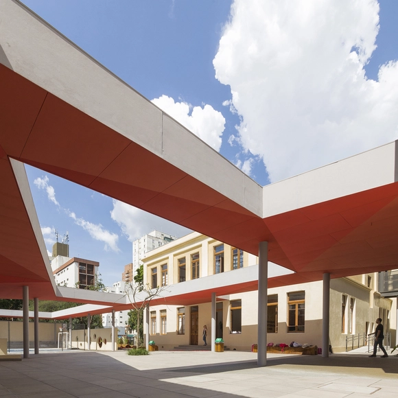Escola Internacional Red House / COMANOST - Renovação