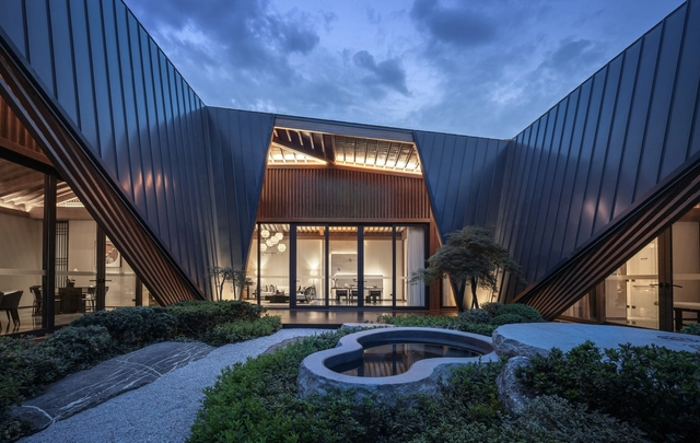 Guoshi Luxury SPA Resort / CHALLENGE DESIGN  - Showroom