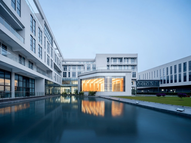 成都微芯药业原创药一期生产基地 / 元本体工作室+重庆医药设计院 - 办公建筑