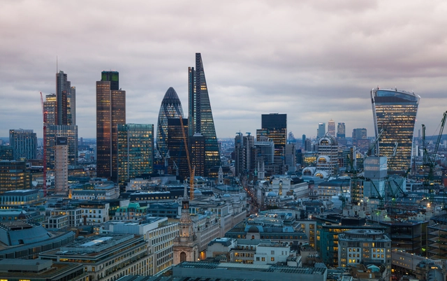 Las nuevas reglas para los rascacielos en Londres favorecen a los peatones - Imagen Principal
