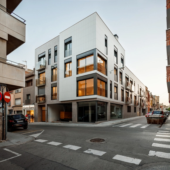 Edificio de viviendas en centro urbano / Pepe Gascón Arquitectura - Residencial, Fachada