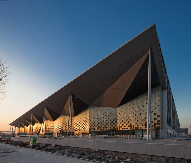 Conceiving Present Day of Future: A Talk with Zeng Qun - Arch Daily Interviews