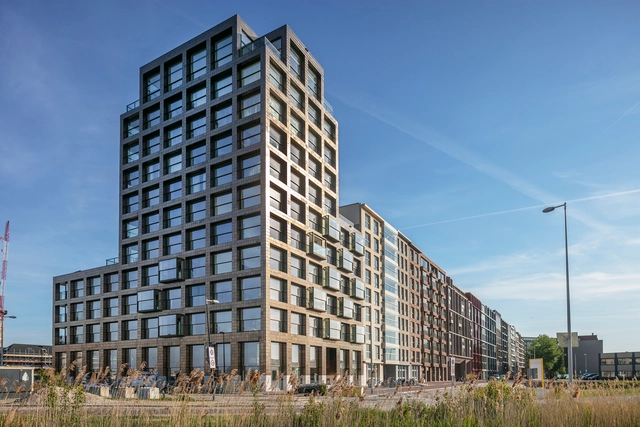 荷兰框架公寓 / Frits van Dongen Architecten en Planners + Koschuch Architects - 居住建筑